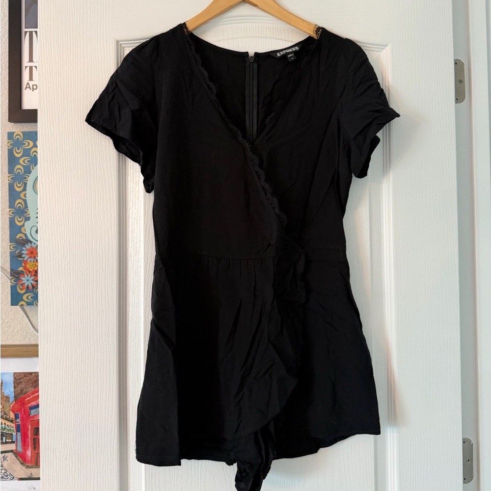 Express Black V-Neck Short Sleeve Romper size 6